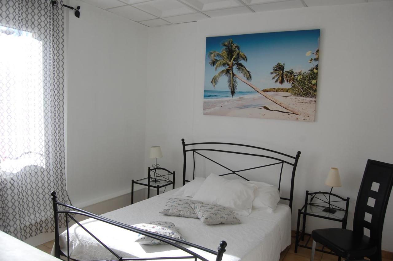De La Hotel 2*