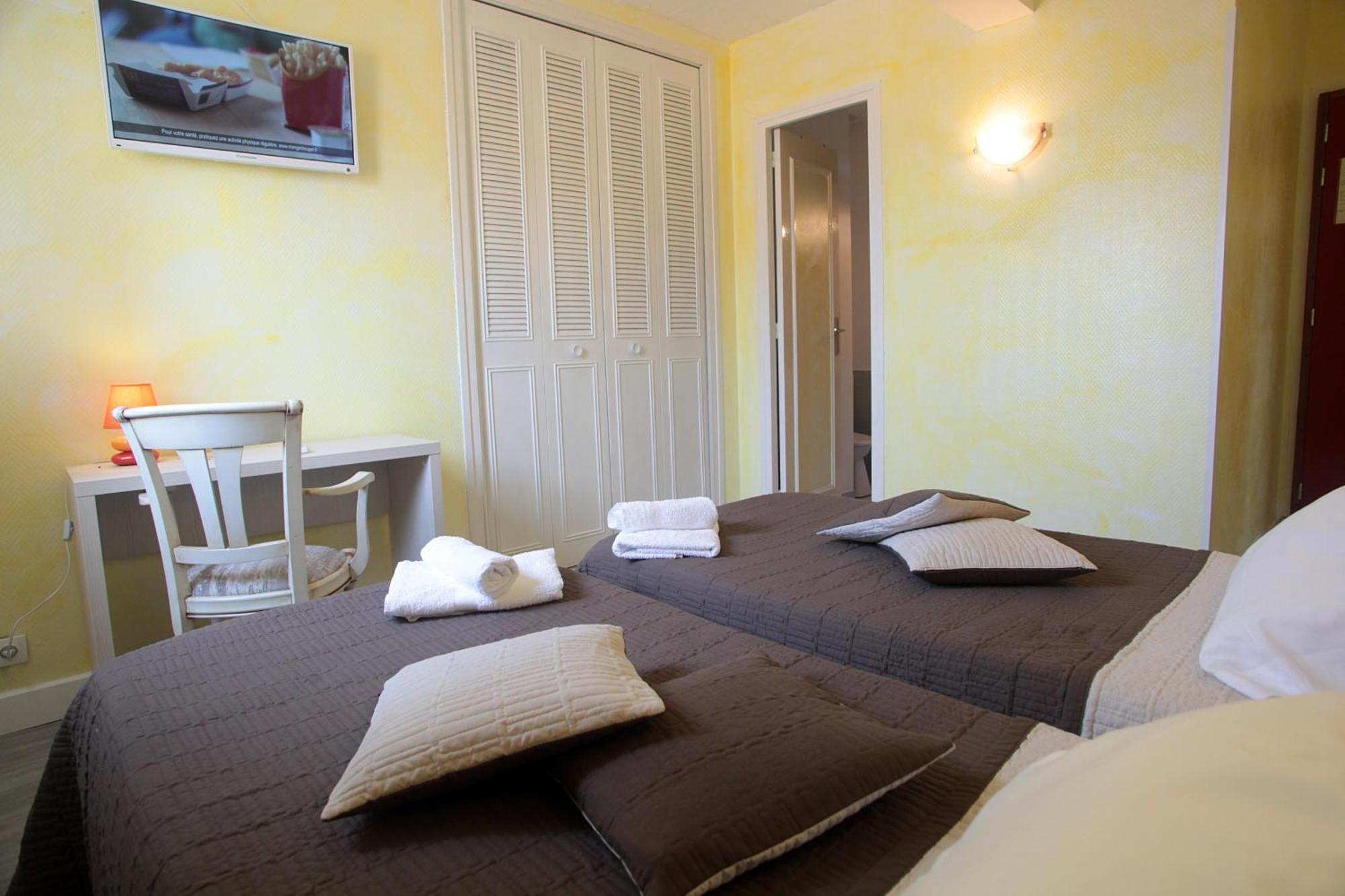 Hotel De La 2*