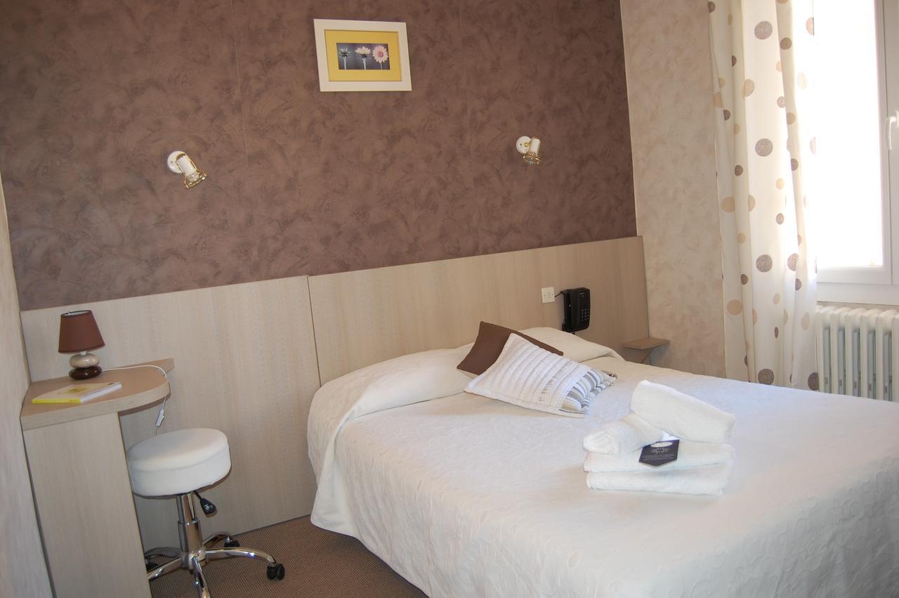 Hotel De La 2*