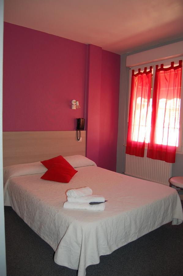 Hotel De La 2*